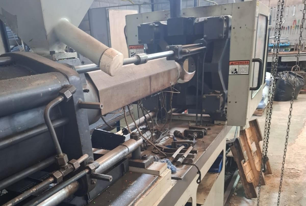 Injetora Himaco 140 ton